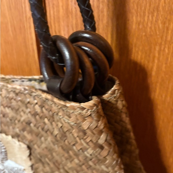 Chic Brown Woven Shoulder Bag with Starfish Detail - Picture 4 of 13